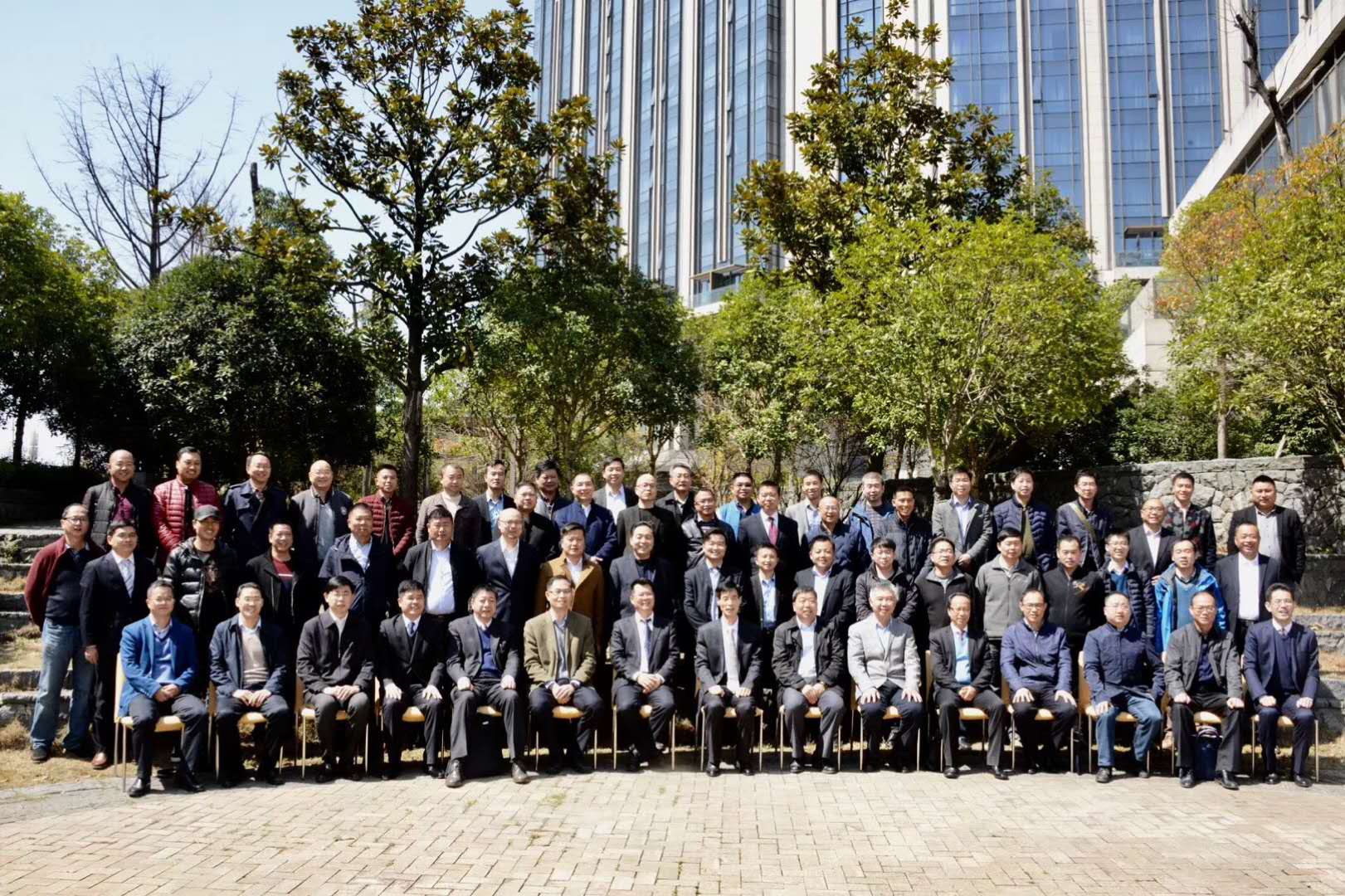 山美股份出席铁路工程高品质机制砂制造技术交流大会并发表主题演讲