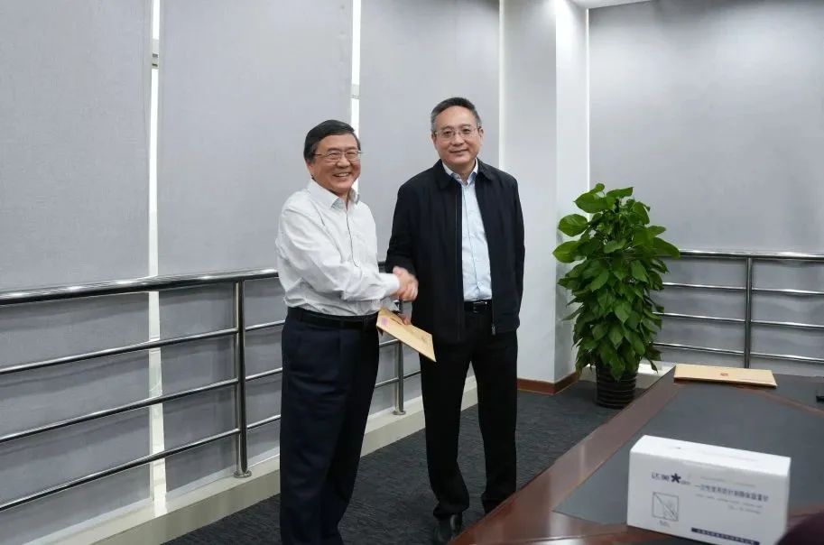 奉贤区人大常委会党组书记、主任张培荣一行莅临上海山美股份开展“优环境、稳经济”大走访大调研